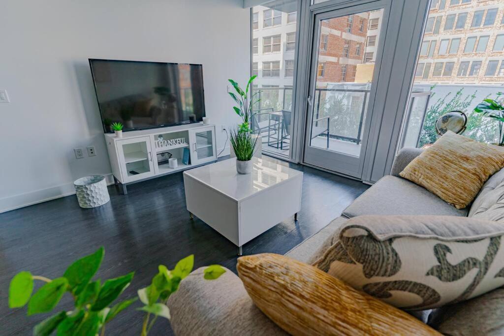 Apartamento Downtown Paradise Escape With 2 Pools / Hot Tubs Los Ángeles Exterior foto